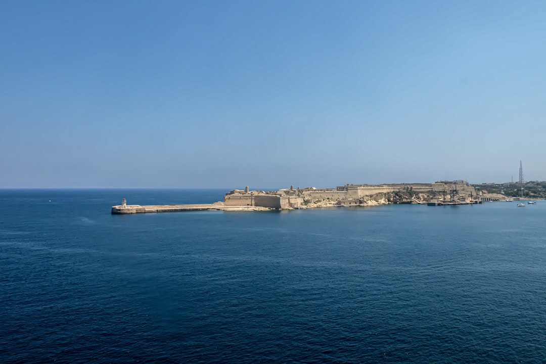 La Valette vue depuis le Grand Harbour avec ses remparts de pierre ocre