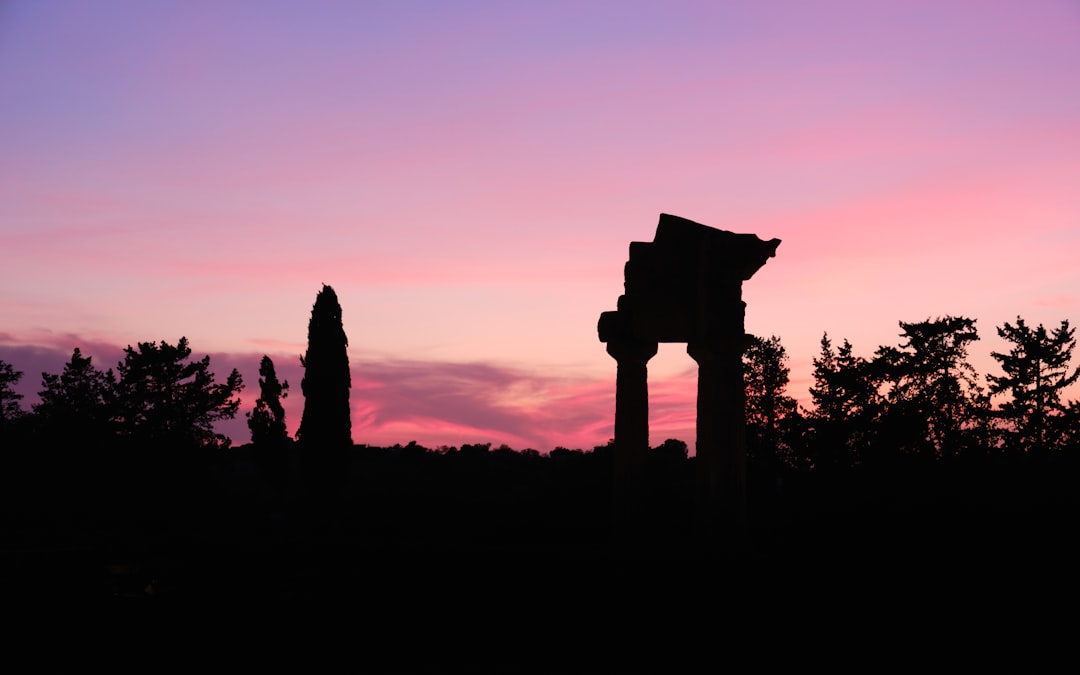 Les temples dorés de la Vallée des Temples d'Agrigente au coucher du soleil